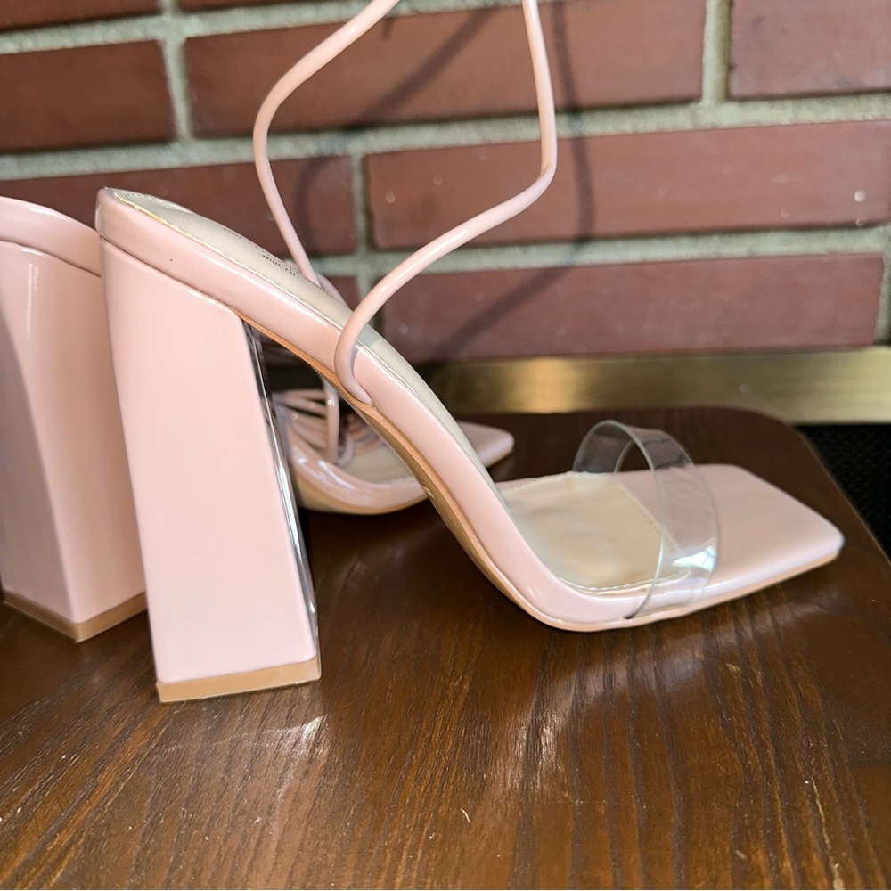 NWT Pretty Little Thing Block Heel Sandals Wide Fit Size: 7